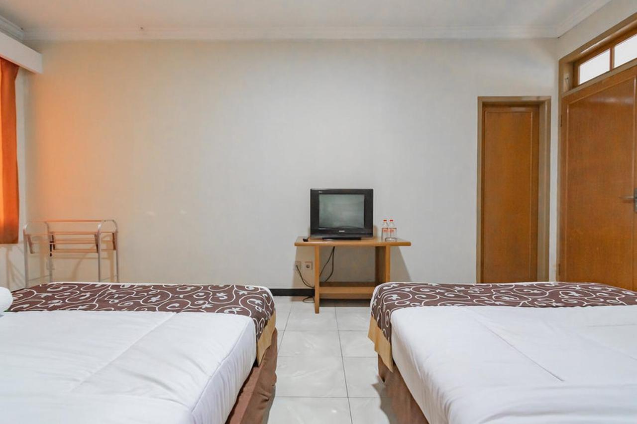 Hotel Puspa Sari Redpartner シアター エクステリア 写真